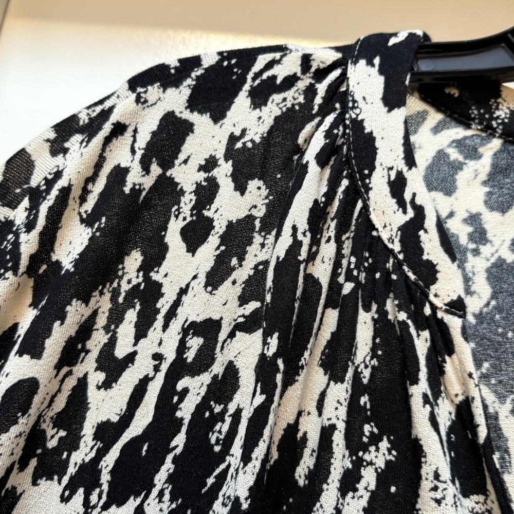 Urban Outfitters Animal Print Long Sleeve Oversized Blouse Size Large - Picture 9 of 9